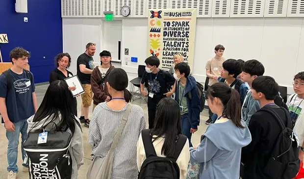 EMK探究 コンピューターを使った探究学習の様子