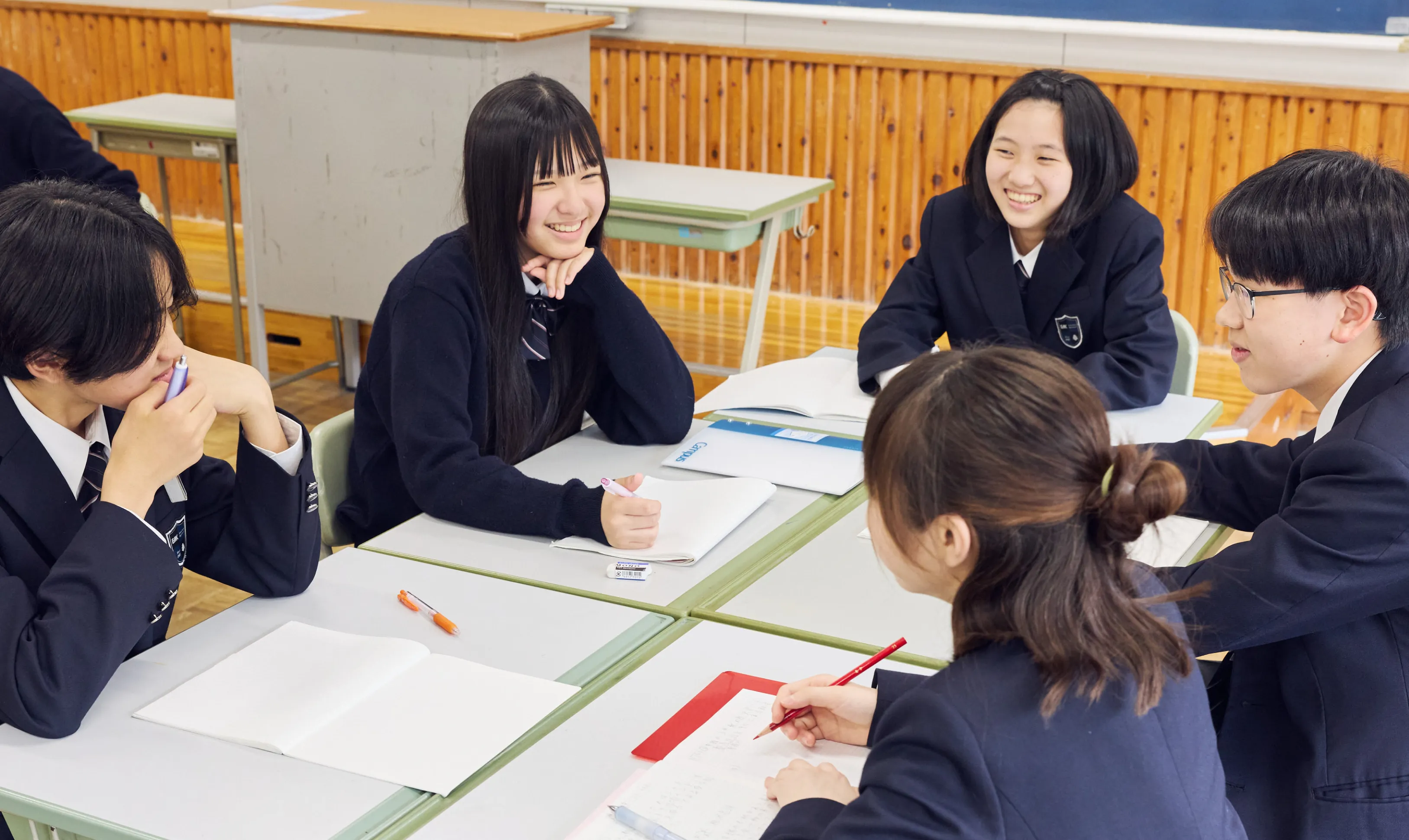 穎明館中学高等学校 校舎外観