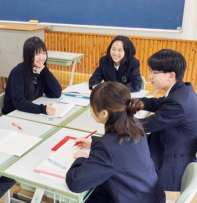 穎明館中学高等学校 校舎外観