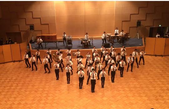 隊列を変えて熱演も終盤に。