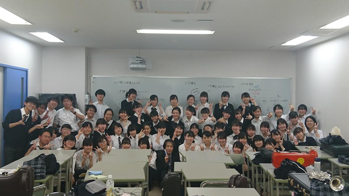 演奏後，応援に駆けつけた６年生と！