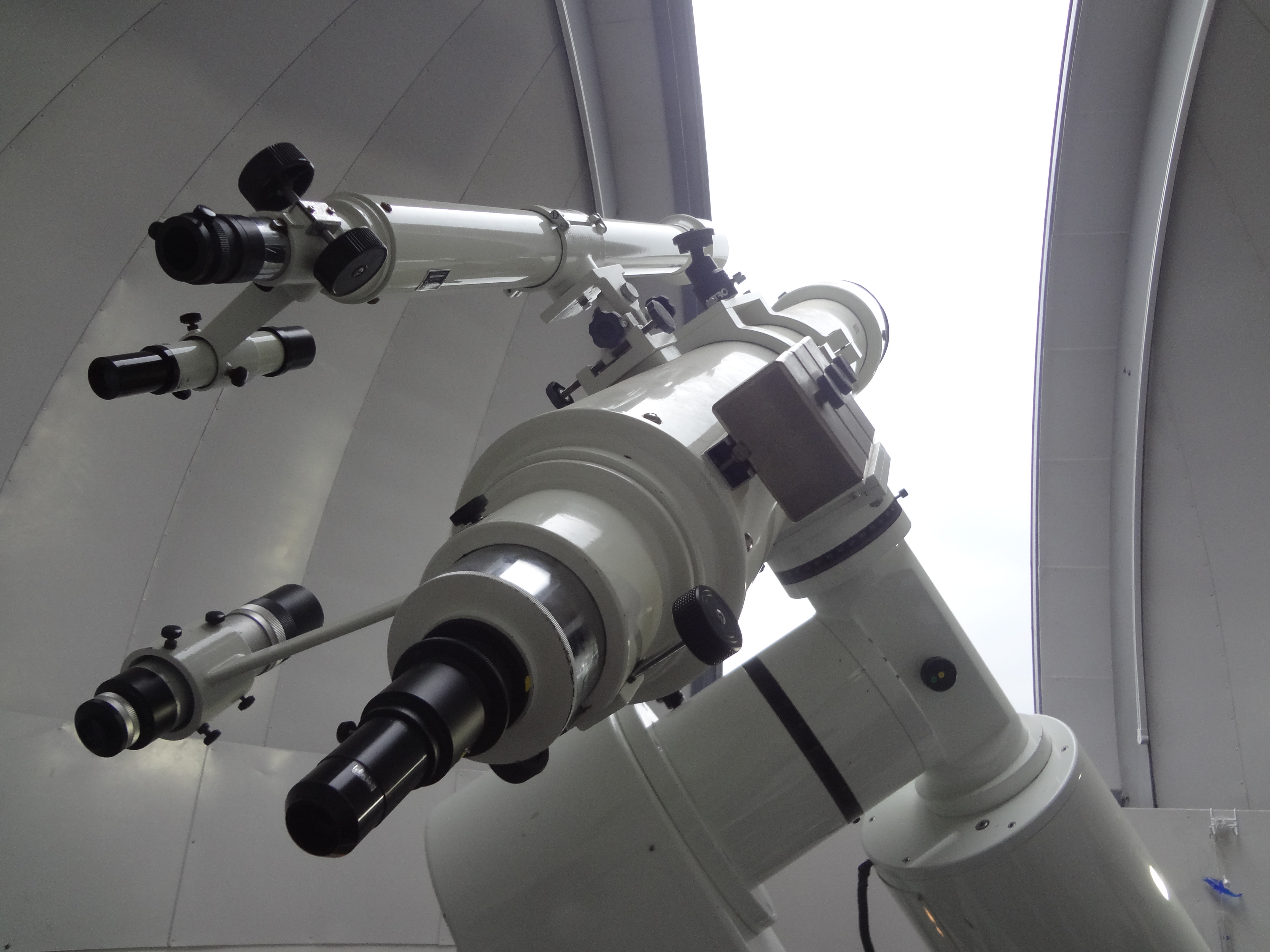 天文楼内の望遠鏡