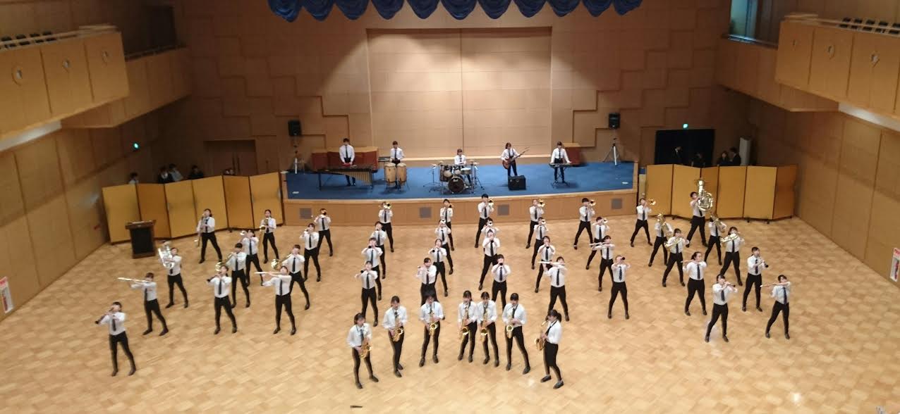 アリーナをいっぱいに使っての熱演