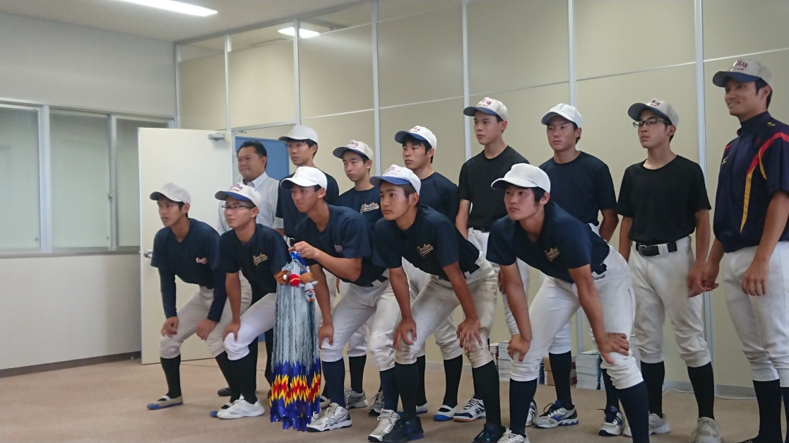 鶴贈呈式の様子