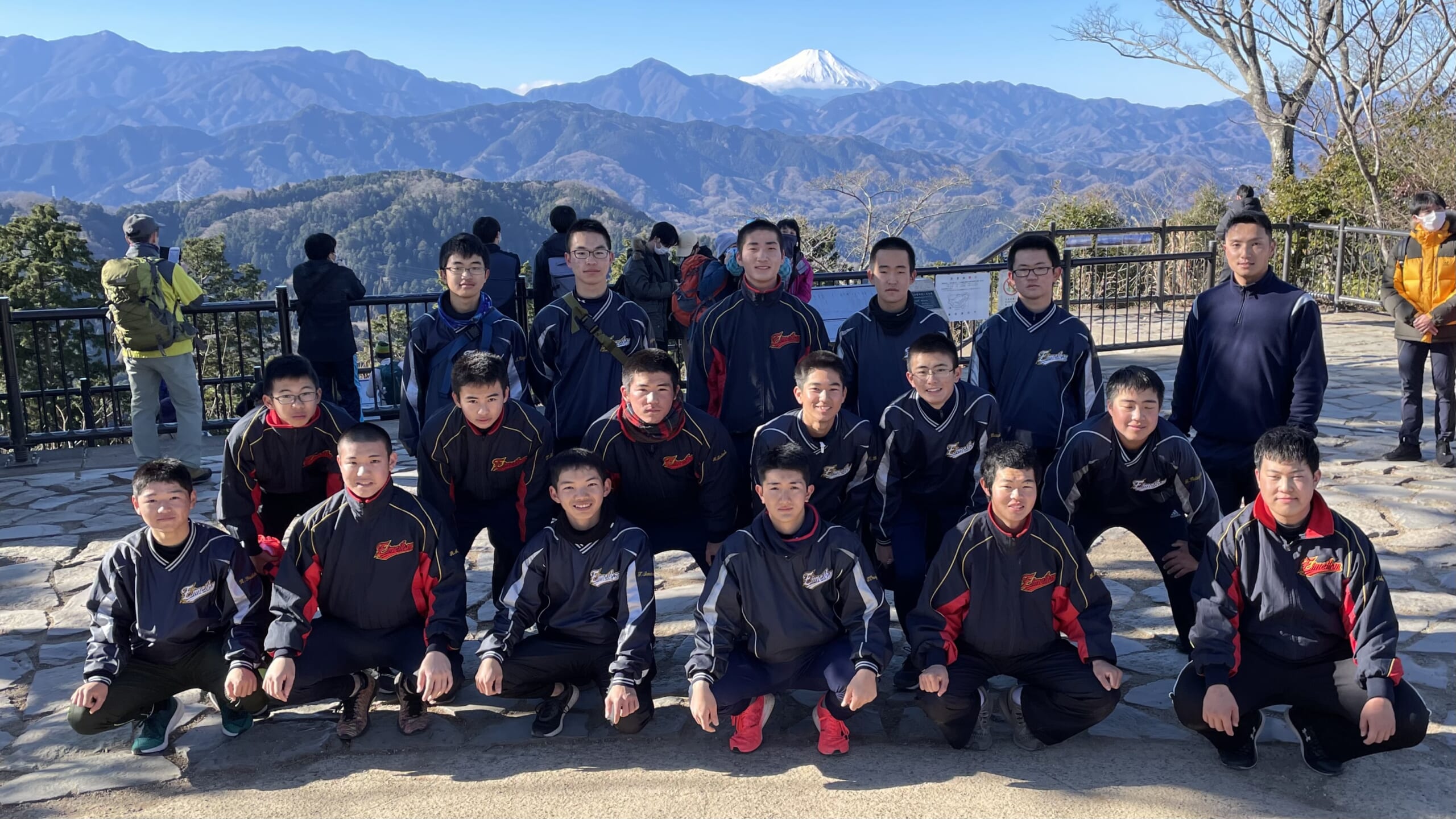 高尾山初詣（富士山をバックに）