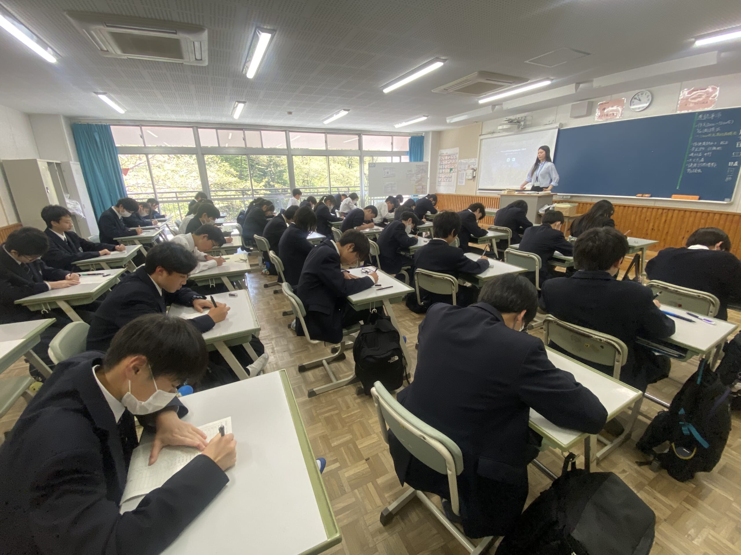 2年生は、記念館から中学棟に移って初めての授業